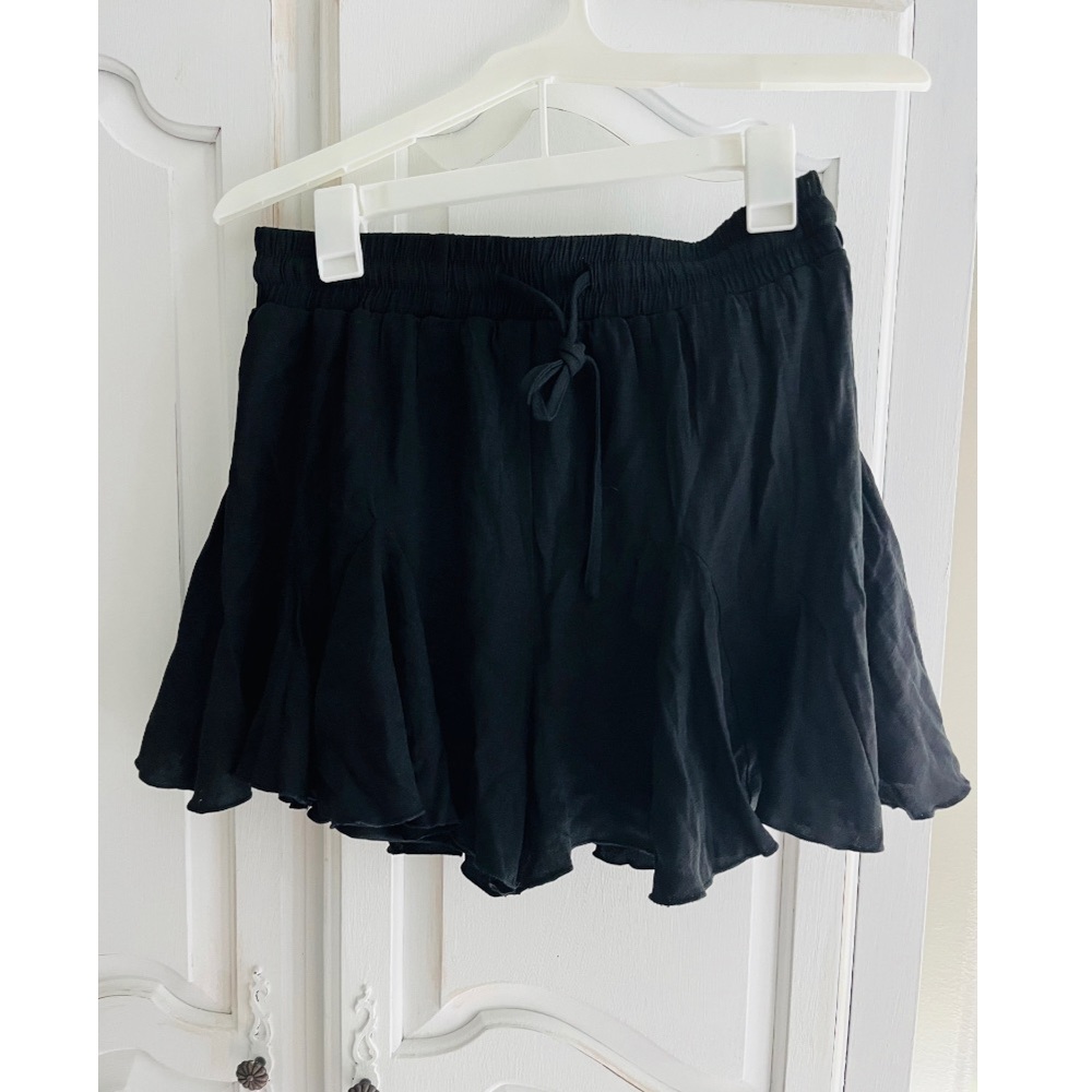 Black boutique shorts/skort size large